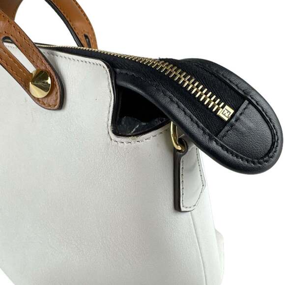 FENDI Brown Leather Shoulder Bag - Picture 8 of 15